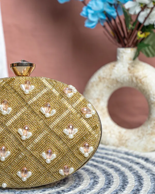Lunara_Gold_Bloom_Clutch